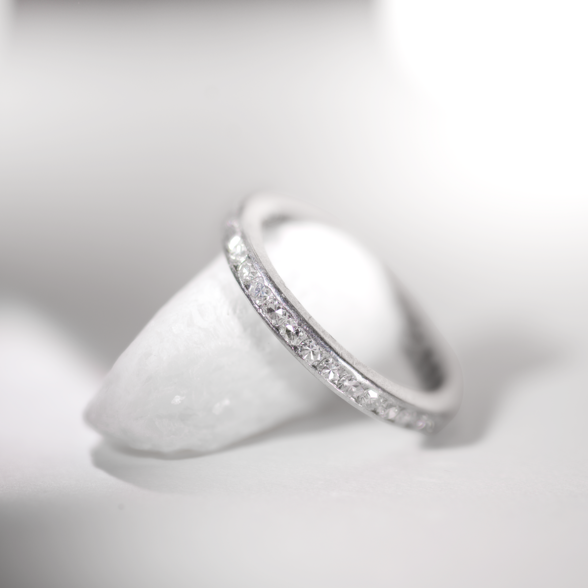 Cover image for Vintage & Antique Diamond Bands