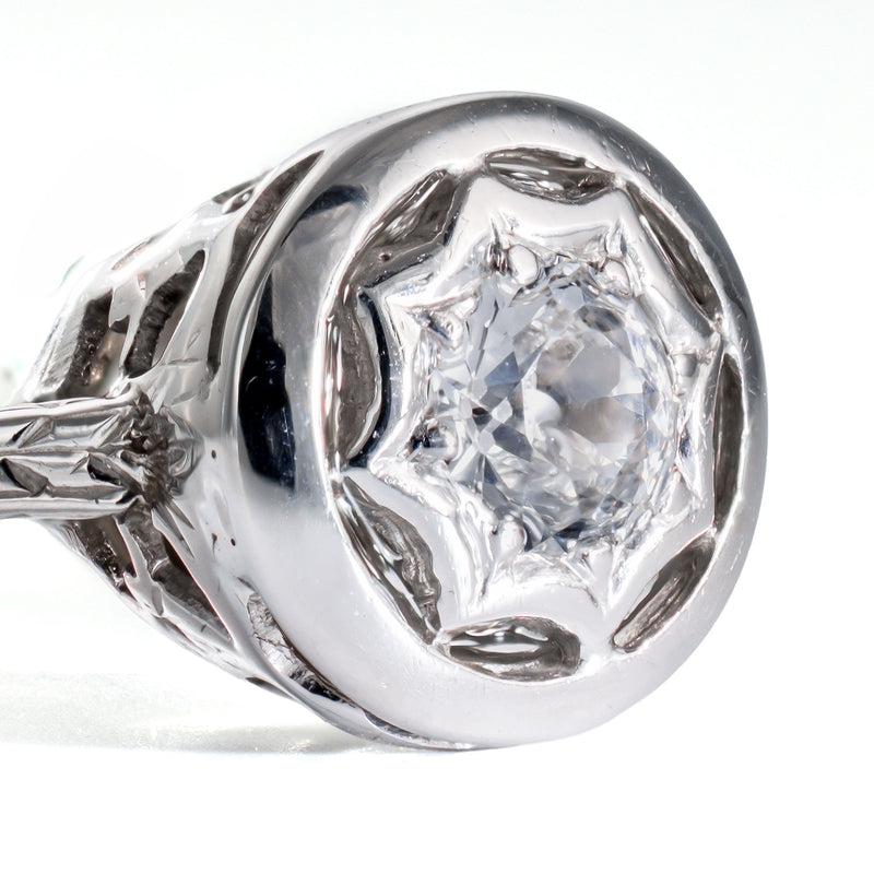 Extreme close-up of the ring head showing the secure bezel points and the craftsmanship of the vintage openwork gallery.
