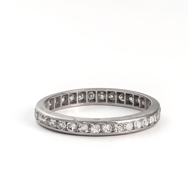 Vintage Ring in Platinum Featuring 1ct of Diamonds