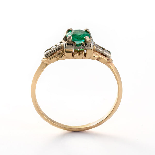 Upright presentation emphasizing the ring's geometric lines and elegant vintage proportions.
