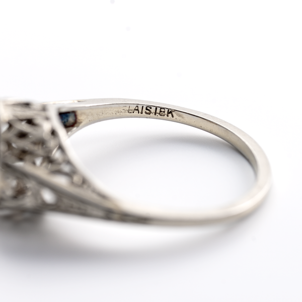 Close-up of an 18k with 'Belais' branding on a white background