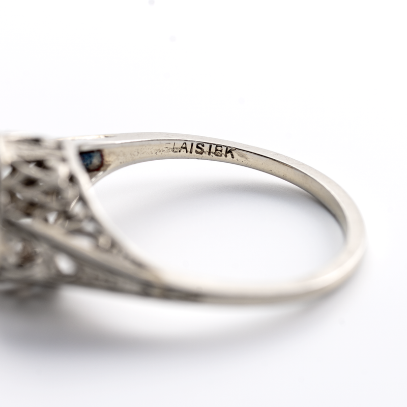 Close-up of an 18k with 'Belais' branding on a white background