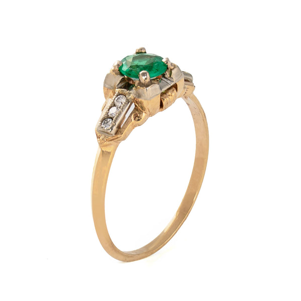 Upright presentation emphasizing the ring's geometric lines and elegant vintage proportions.