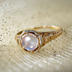 Vintage 14K gold ring featuring a natural moonstone cabochon with soft blue adularescence