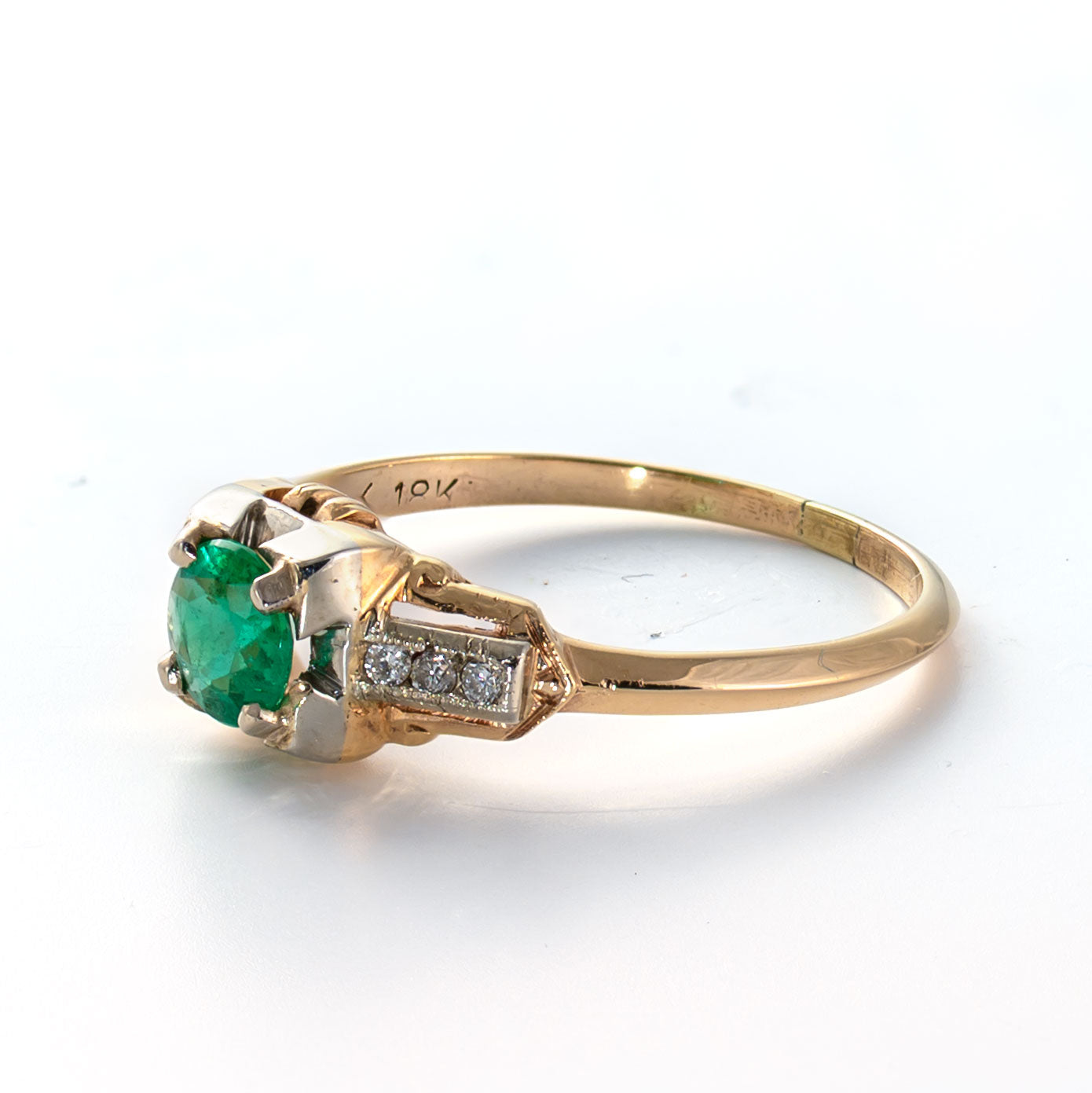 Detail
Side profile highlighting the white gold setting, diamond accents, and architectural vintage mounting.