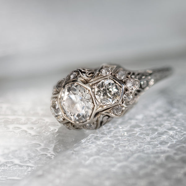 19k White Gold Ring with 15 Diamonds with an approximately 2.15 ctw